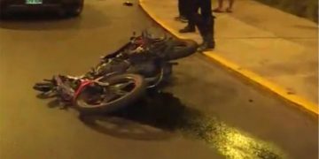 MOTOCICLISTA EBRIO SE DESPISTA EN PLENA AVENIDA