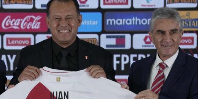 Juan Reynoso tendrá su primera gira junto a la Selección Peruana y Oblitas confirmó el amistoso con México