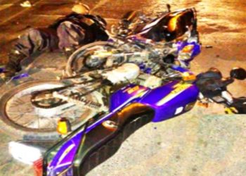 QUEDÓ TENDIDO EN LA PISTA  TRAS VIOLENTO CHOQUE