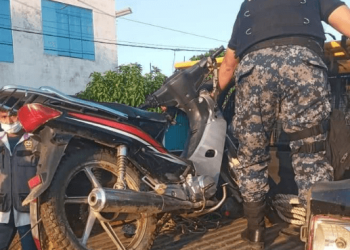 DELINCUENTES ABANDONAN MOTOCICLETA ROBADA