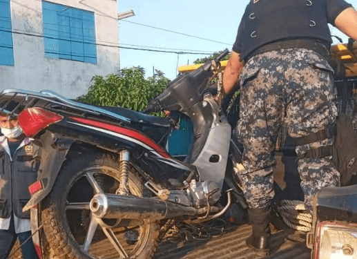 DELINCUENTES ABANDONAN MOTOCICLETA ROBADA