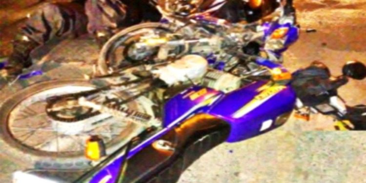 QUEDÓ TENDIDO EN LA PISTA  TRAS VIOLENTO CHOQUE