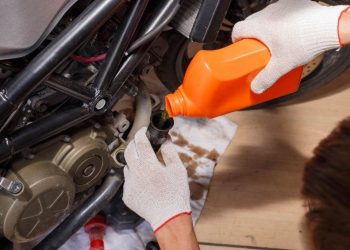 CONOCE CÓMO DISTINGUIR EL TIPO DE LUBRICACIÓN PARA TU MOTO