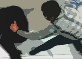 JOVEN MUJER DENUNCIA A SU HERMANO POR HURTO DE CELULAR Y DINERO