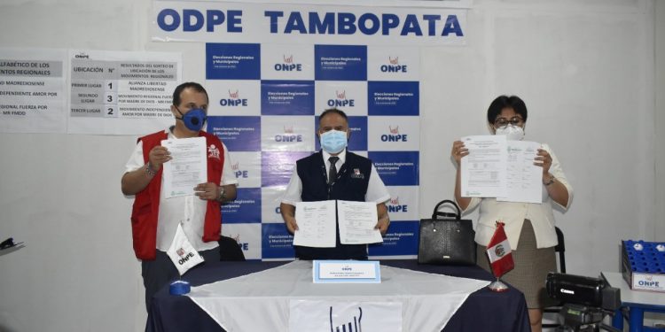 ODPE TAMBOPATA REALIZA SORTEO PÚBLICO DE UBICACIÓN DE MOVIMIENTOS REGIONALES EN CÉDULA DE SUFRAGIO