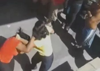 PELEA DE MUJERES EN LA CALLE
