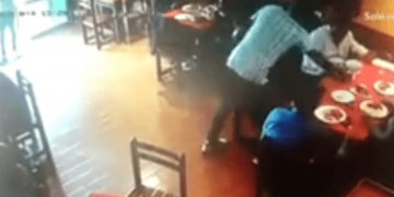 DELINCUENTES ASALTAN POLLERÍA Y SE LLEVAN DINERO