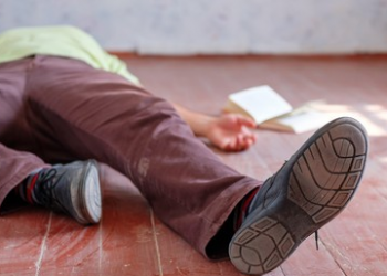 TAXISTA EXTRANJERO HUYE ABANDONANDO INCONSCIENTE A PASAJERO