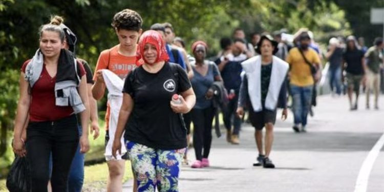 Gobierno de Venezuela dice que más de 300 mil personas han  retornado al país