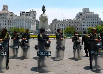 Cercado de Lima: Policía Nacional resguarda plaza San Martín ante posible llegada de manifestantes