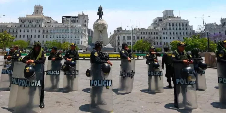 Cercado de Lima: Policía Nacional resguarda plaza San Martín ante posible llegada de manifestantes