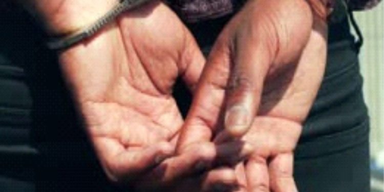 ATRAPAN SUJETO QUE ARREBATÓ CELULAR  A ADOLESCENTE