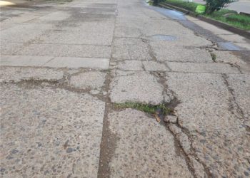 AV. DOS DE MAYO LLENA DE HUECOS  Y GRIETAS