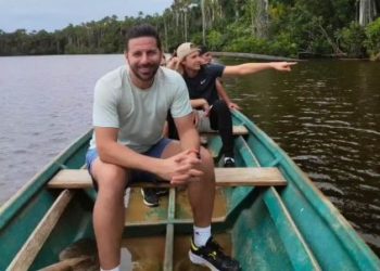 CLAUDIO PIZARRO INFLA EL PECHO TRAS PASEAR  EN LA SELVA DE MADRE DE DIOS