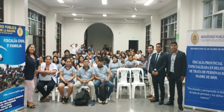 IMPARTEN CHARLAS INFORMATIVAS CONTRA LA TRATA  DE PERSONAS A ALUMNOS DE CETPRO