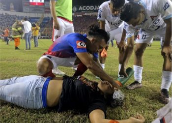 Doce muertos en una estampida  en un estadio de El Salvador