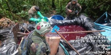 DEPOTAD-PNP-MDD: DESTRUYE POZA DE MACERACION  DE HOJAS DE COCA E INSUMOS QUÍMICOS