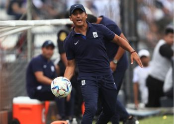 Guillermo Salas y su  contundente reacción  sobre su posible salida de  Alianza Lima