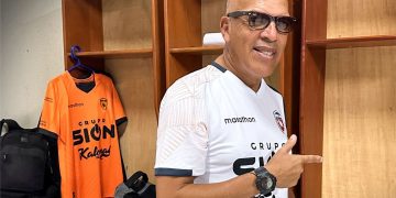 Roberto Mosquera dejó de ser técnico del  Club Royal Pari de Bolivia