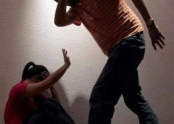 HOMBRE AGREDE PAREJA EN  PLENA VÍA PÚBLICA