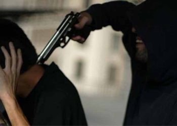 BANDIDOS ASALTAN A PUNTA DE PISTOLA A PAREJA