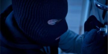 ENCAPUCHADOS ASALTAN DOMICILIO Y LE ROBAN  IMPORTANTE SUMA DE DINERO