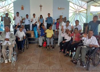 ENTREGAN VIVERES A CASA ACOGIDA DE  ANCIANOS APAKTONE