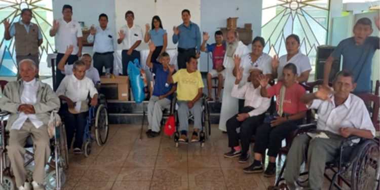 ENTREGAN VIVERES A CASA ACOGIDA DE  ANCIANOS APAKTONE